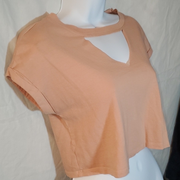 4/$20 Divided H&M crop top with keyhole cutout - Picture 4 of 14